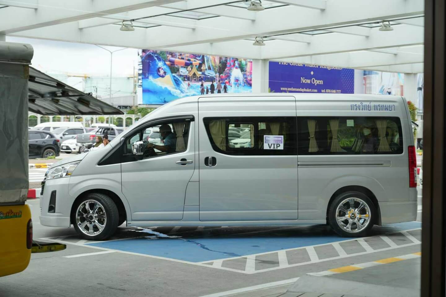 phuket-car-and-van-transport-08