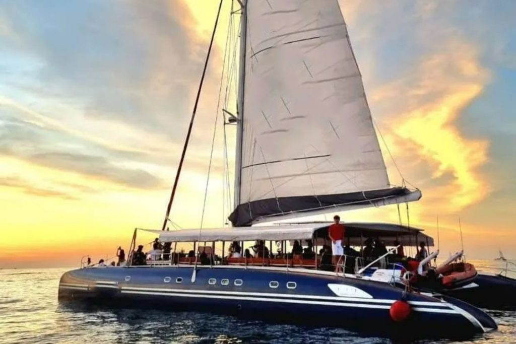 Luxury Party Yacht Catamaran 70 FT