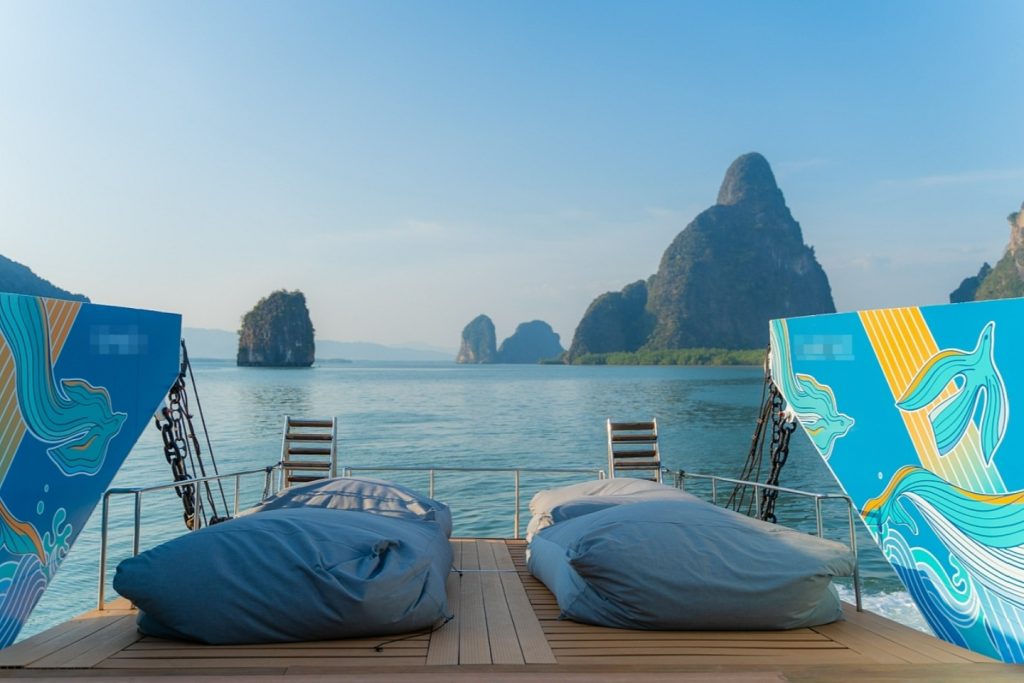 ทัวร์อ่าวพังงา (เกาะห้อง – เกาะเจมส์บอนด์)  + ปาร์ตี้ พร้อมดีเจ DJ โดยเรือครูย