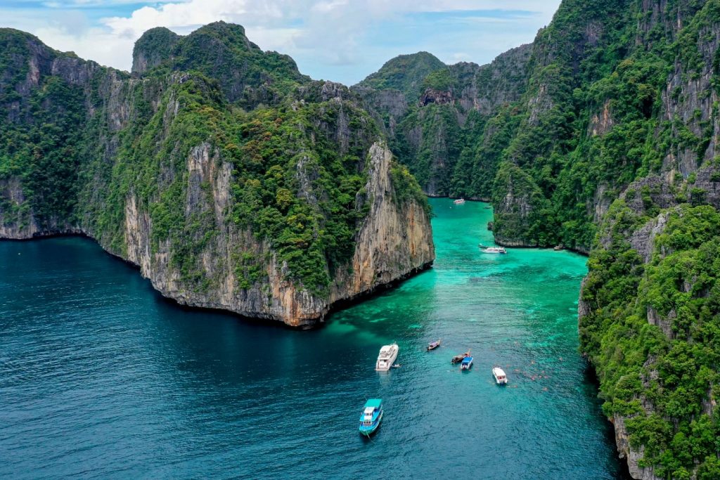 ทัวร์เกาะพีพีและเกาะไม้ไผ่ โดยเรือสปีดโบ๊ท