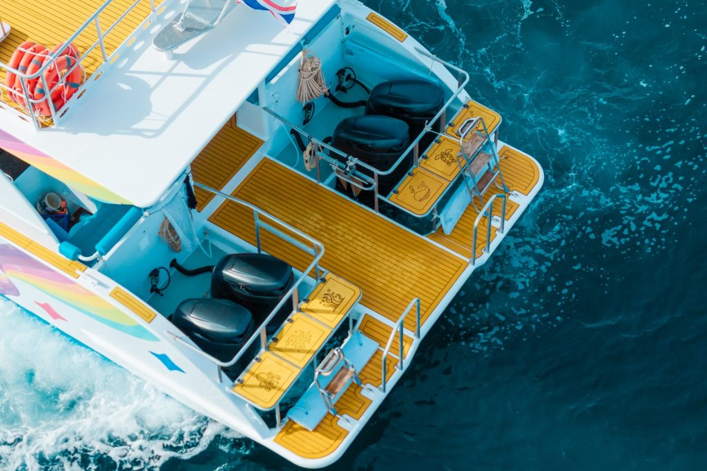 ทัวร์เกาะพีพี เกาะไข่ และเกาะไม้ท่อน โดยเรือสปีดคาตามารัน