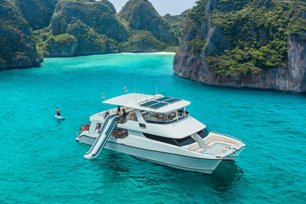 ทัวร์เกาะพีพี + เกาะไม้ท่อน และชมพระอาทิตย์ตก โดยเรือพาวเวอร์คาตามารัน