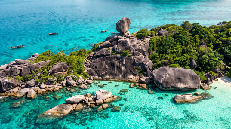 หินเรือใบเกาะแปด หมู่เกาะสิมิลัน เขตอุทยานแห่งชาติ